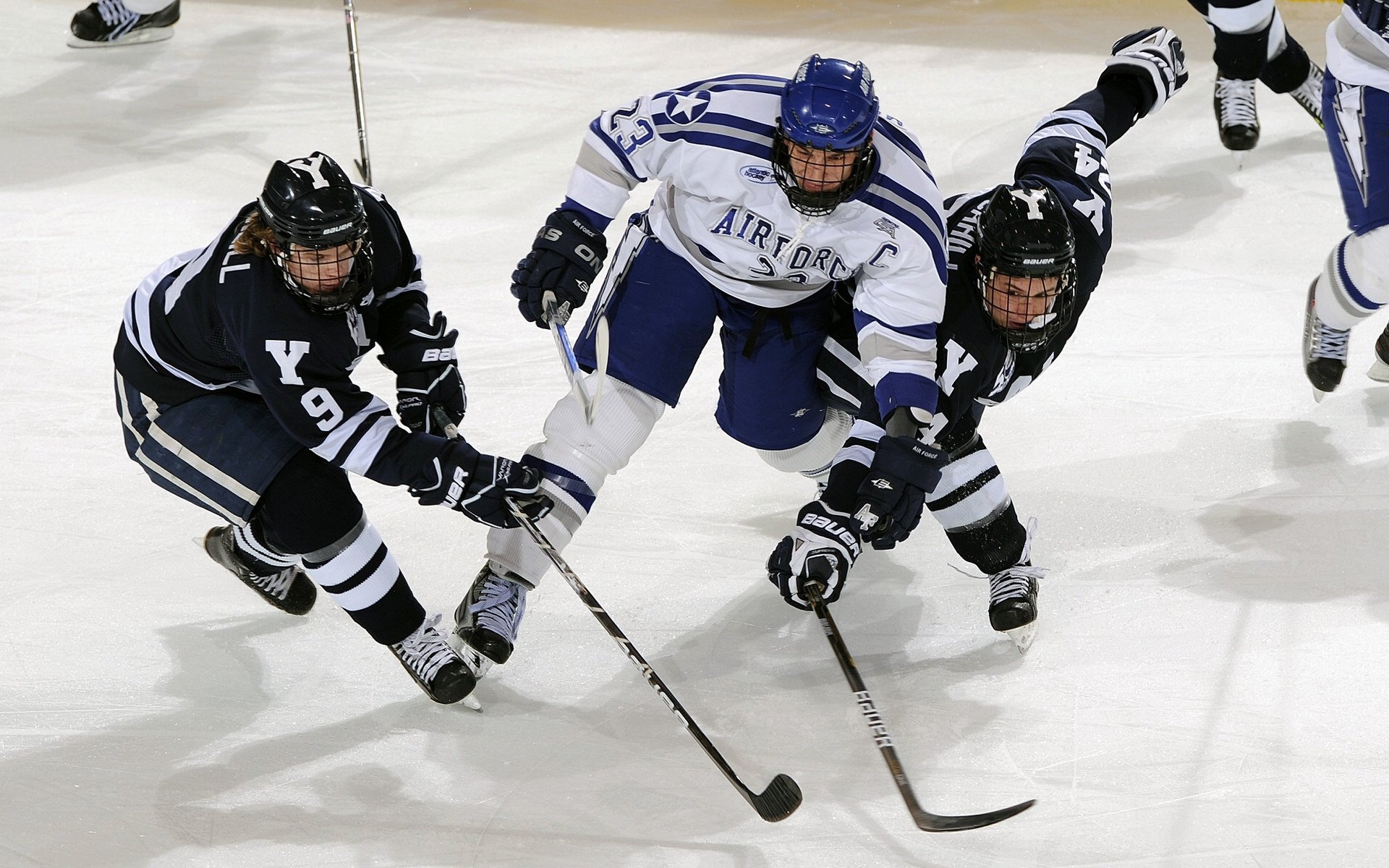 赛场突发大暴雨，比赛瞬间变天，比赛当天下雨